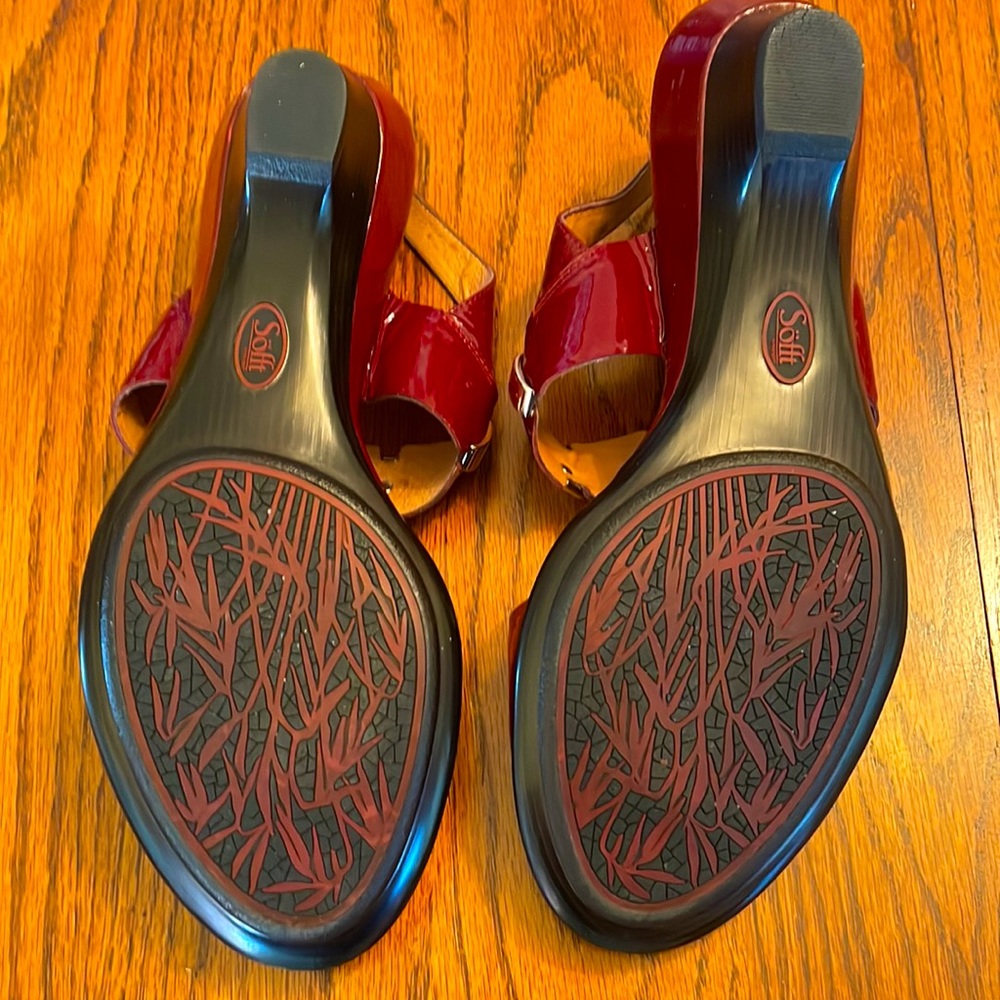 NWT Sofft burgundy patent leather sandals - Picture 6 of 8